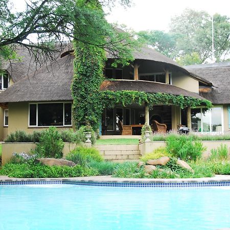 Chartwell Manor Hotel ภายนอก รูปภาพ