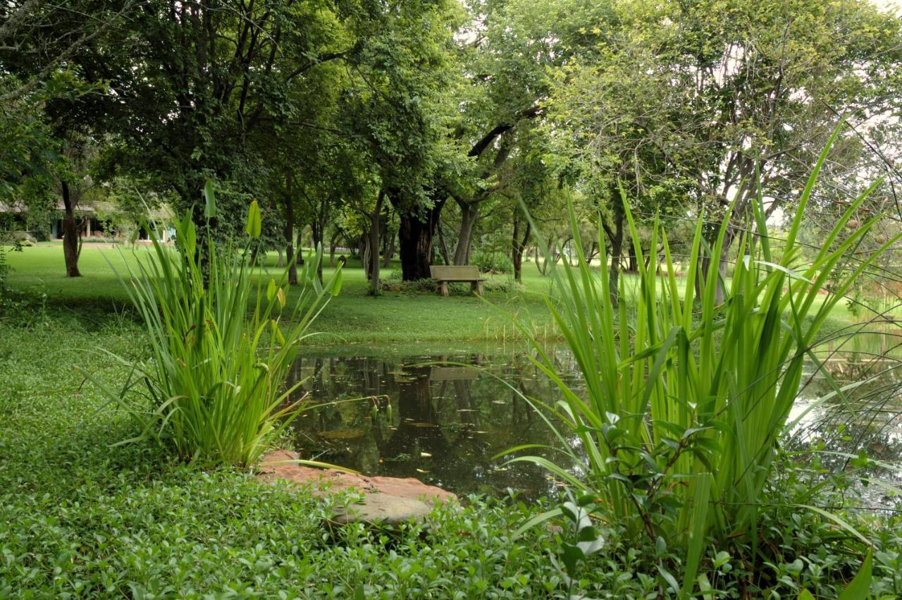 Chartwell Manor Hotel ภายนอก รูปภาพ