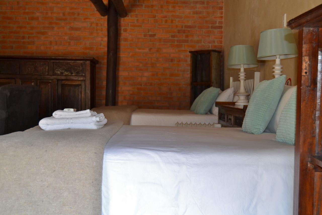 Chartwell Manor Hotel ภายนอก รูปภาพ