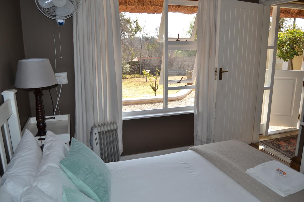 Chartwell Manor Hotel ภายนอก รูปภาพ