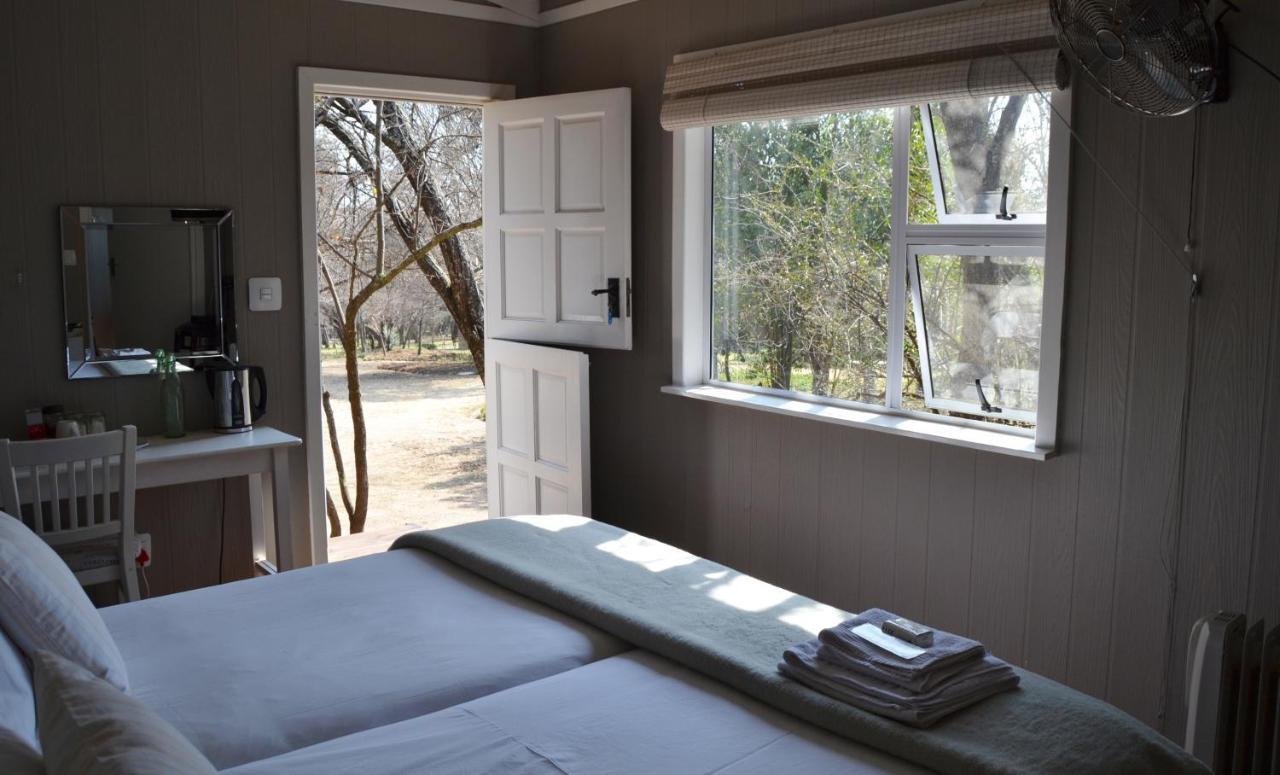 Chartwell Manor Hotel ภายนอก รูปภาพ