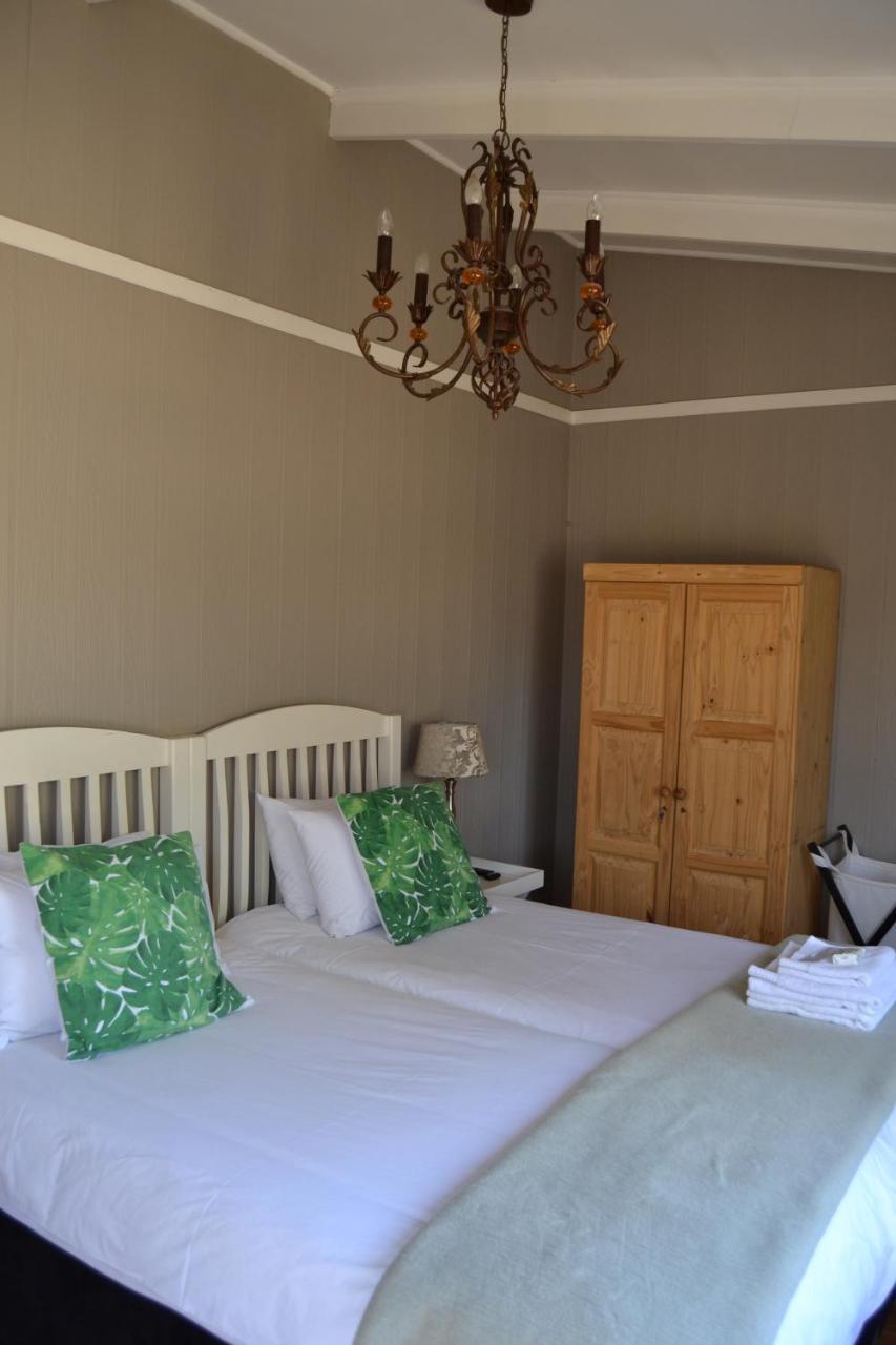 Chartwell Manor Hotel ภายนอก รูปภาพ