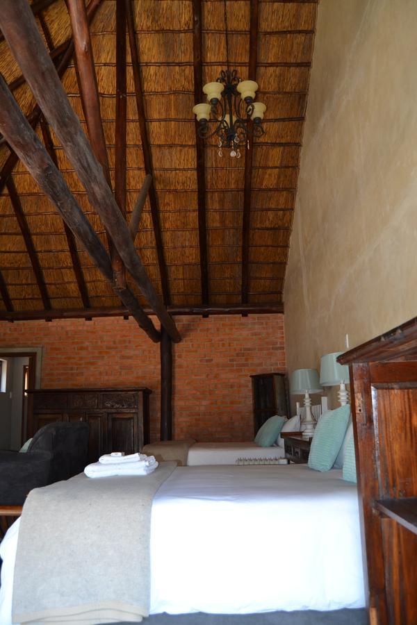 Chartwell Manor Hotel ภายนอก รูปภาพ