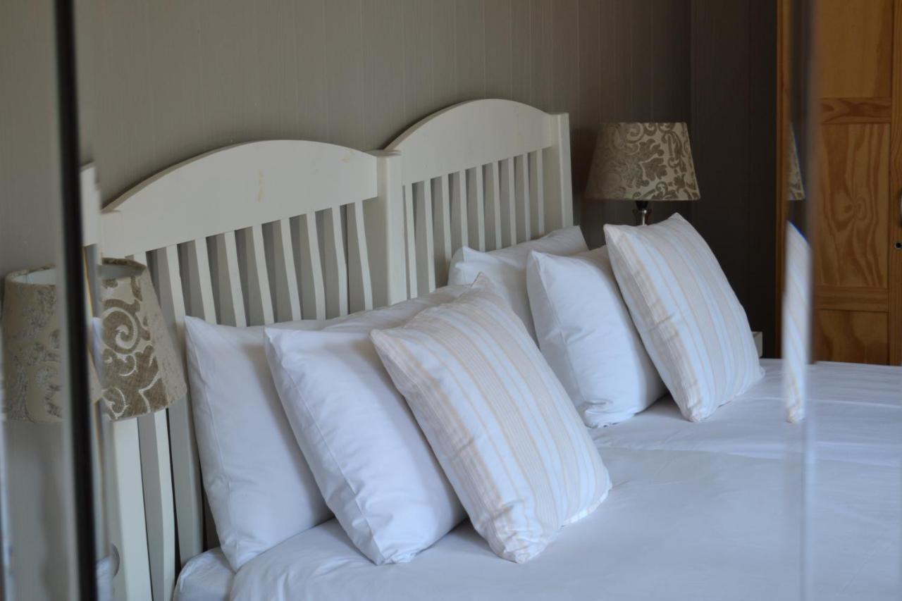 Chartwell Manor Hotel ภายนอก รูปภาพ