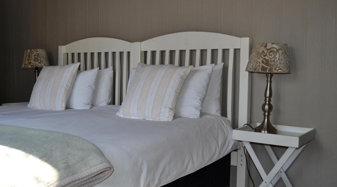 Chartwell Manor Hotel ภายนอก รูปภาพ