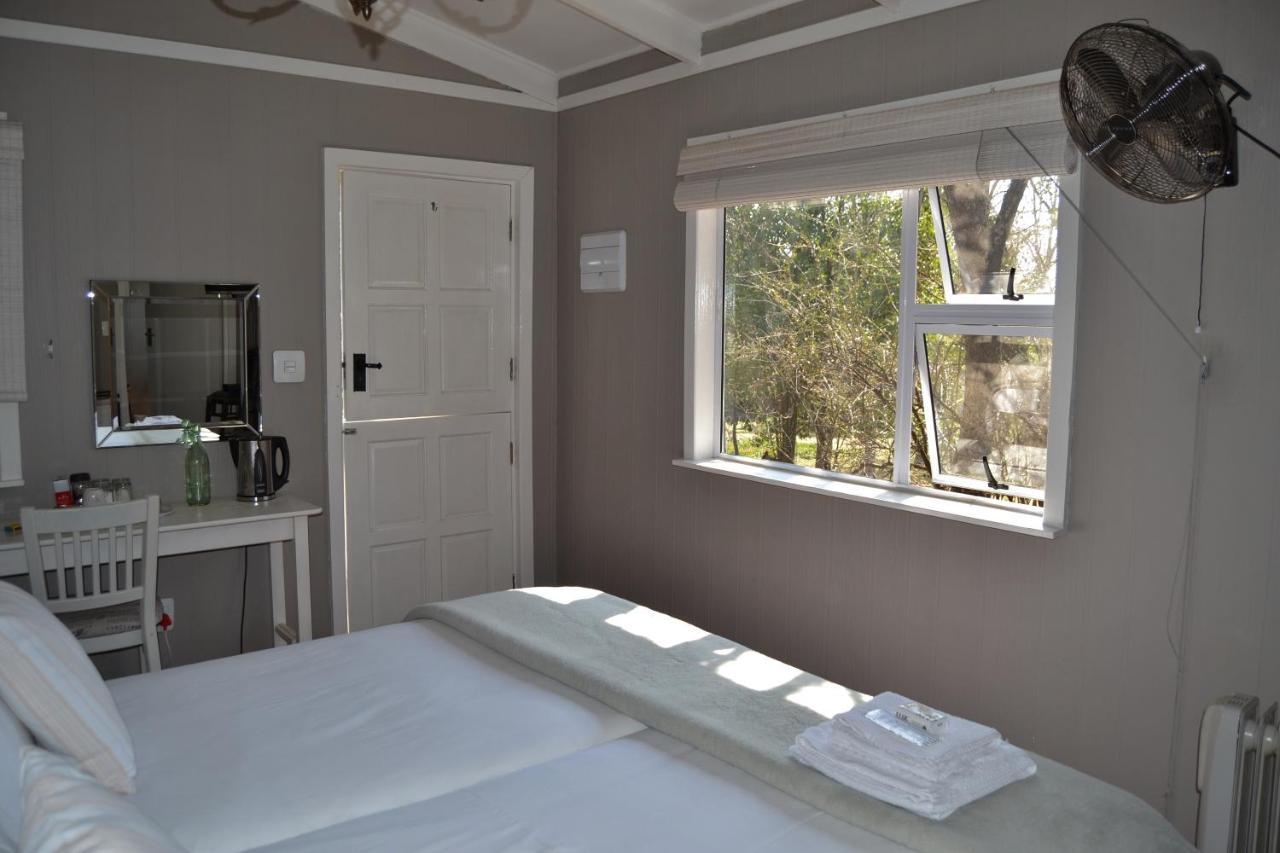 Chartwell Manor Hotel ภายนอก รูปภาพ