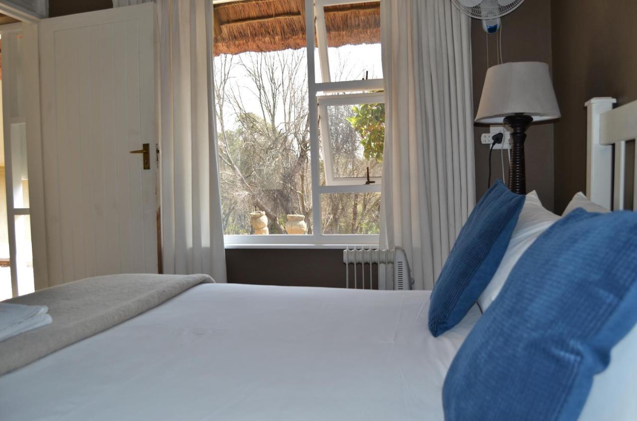Chartwell Manor Hotel ภายนอก รูปภาพ